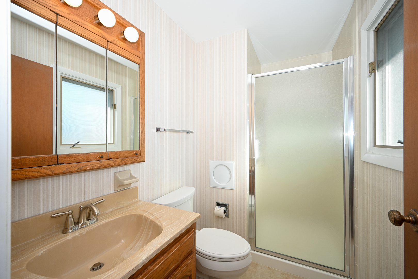 21W664 Glen Valley Drive, Glen Ellyn, IL 60137