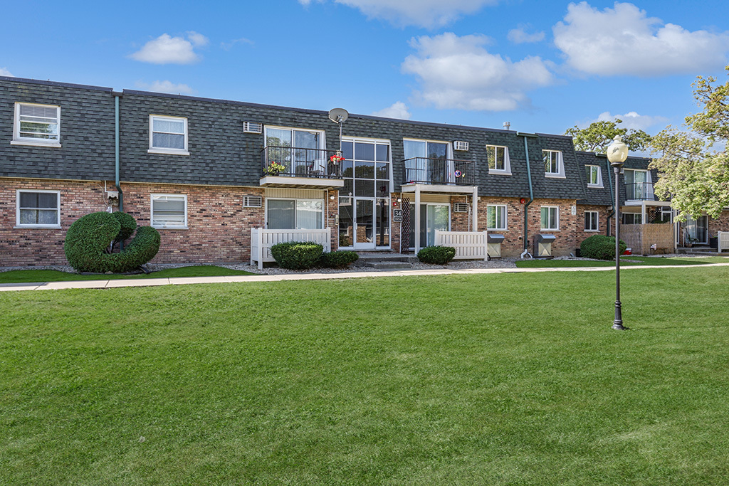 9954 S 84th Terrace #109, Palos Hills, IL 60465