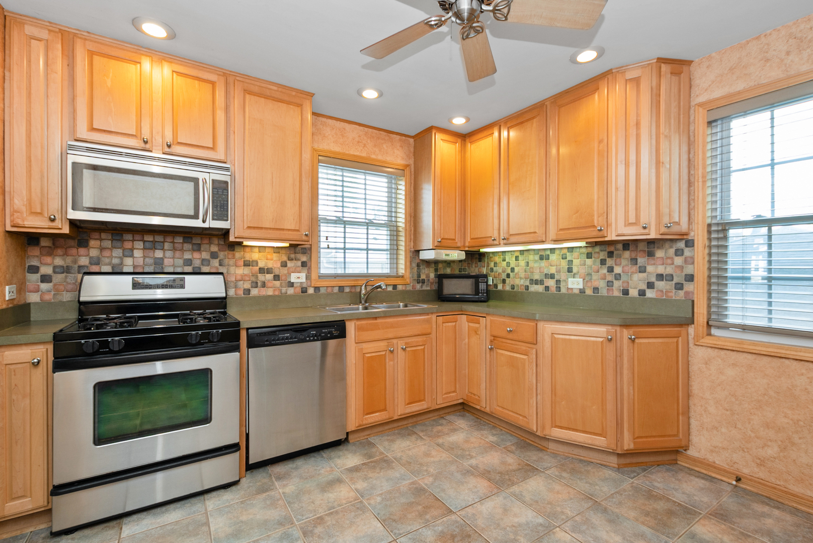 3909 W 104th Street, Chicago, IL 60655