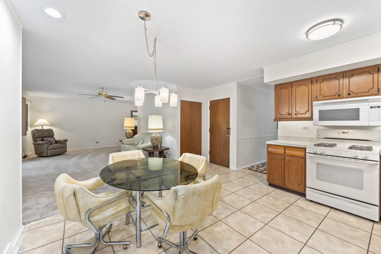 1512 N Oneida Lane, Mount Prospect, IL 60056