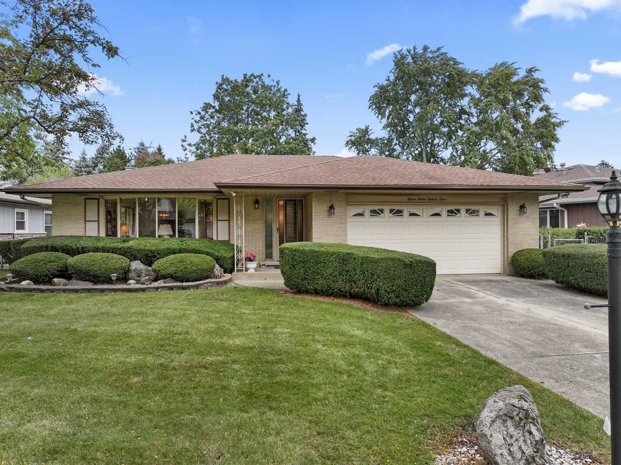 1512 N Oneida Lane, Mount Prospect, IL 60056