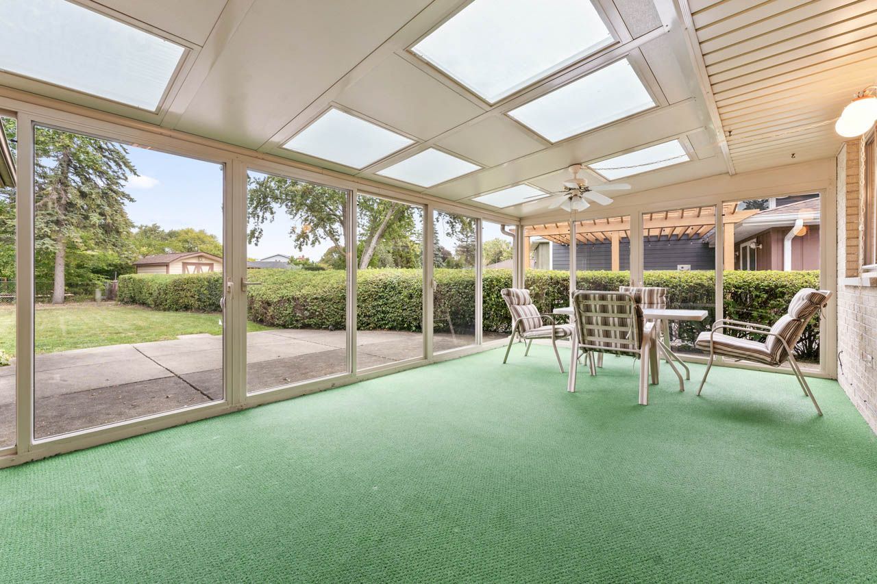 1512 N Oneida Lane, Mount Prospect, IL 60056