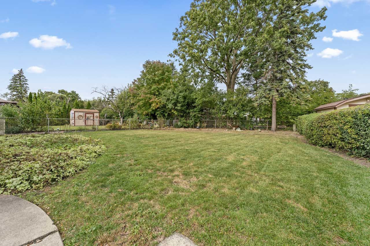 1512 N Oneida Lane, Mount Prospect, IL 60056