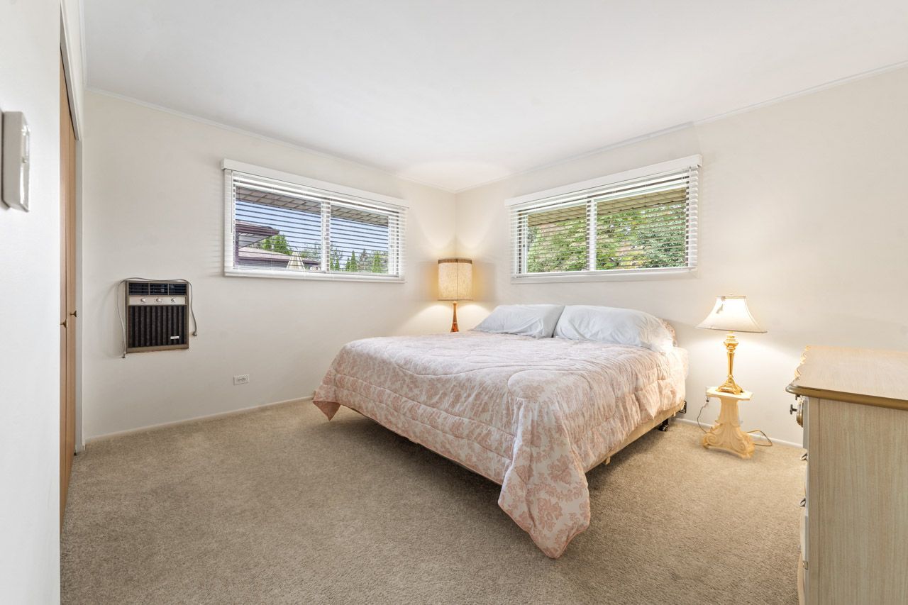 1512 N Oneida Lane, Mount Prospect, IL 60056