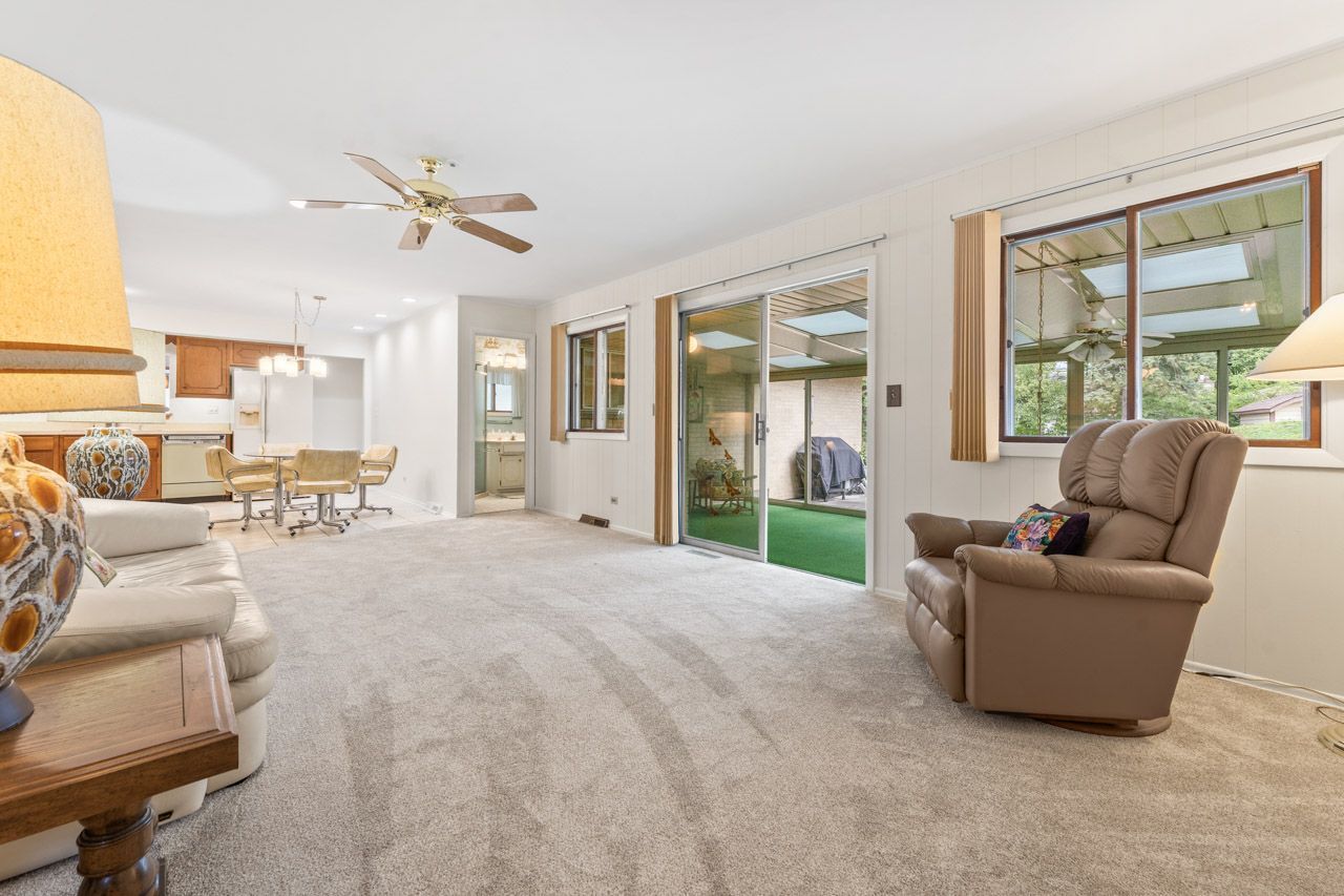 1512 N Oneida Lane, Mount Prospect, IL 60056