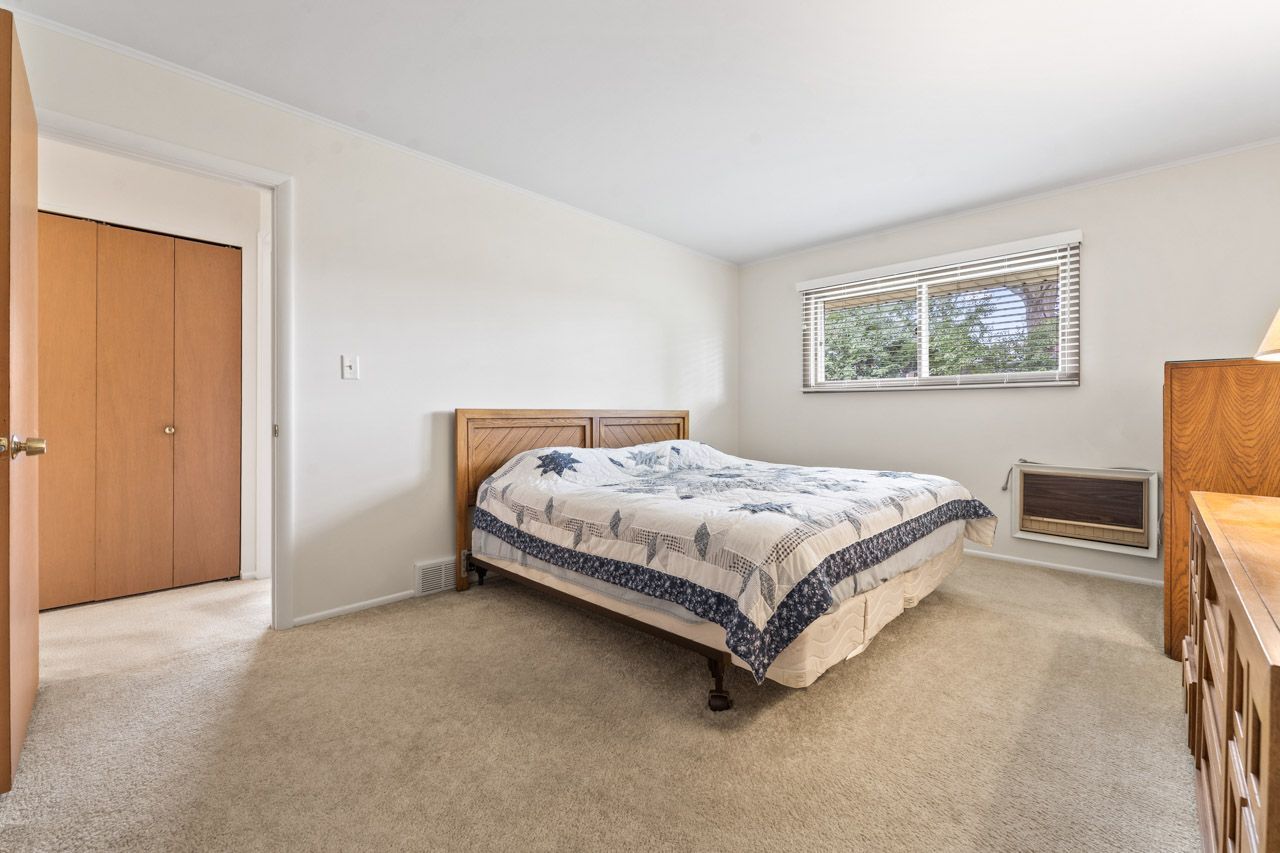 1512 N Oneida Lane, Mount Prospect, IL 60056