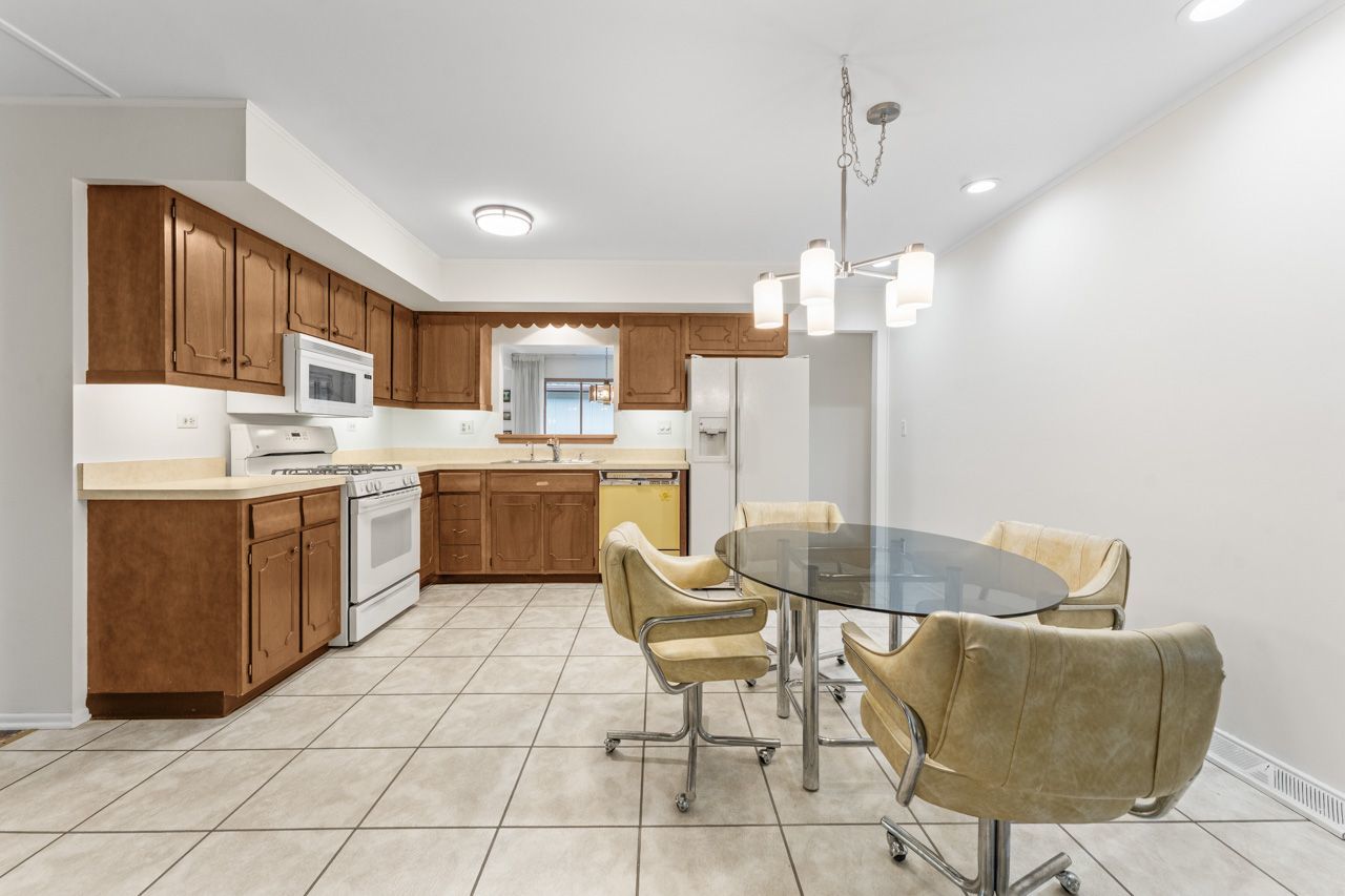 1512 N Oneida Lane, Mount Prospect, IL 60056