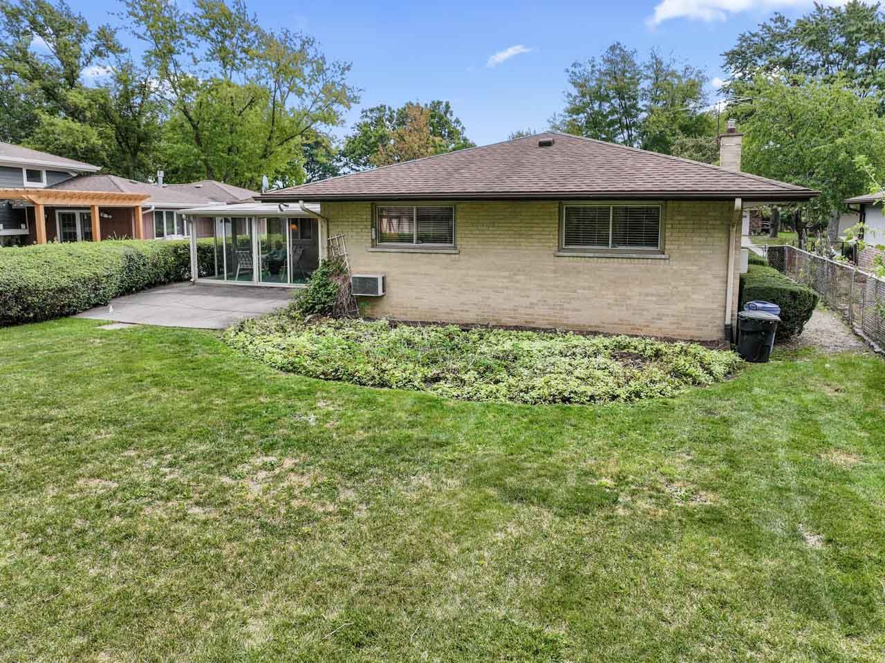 1512 N Oneida Lane, Mount Prospect, IL 60056