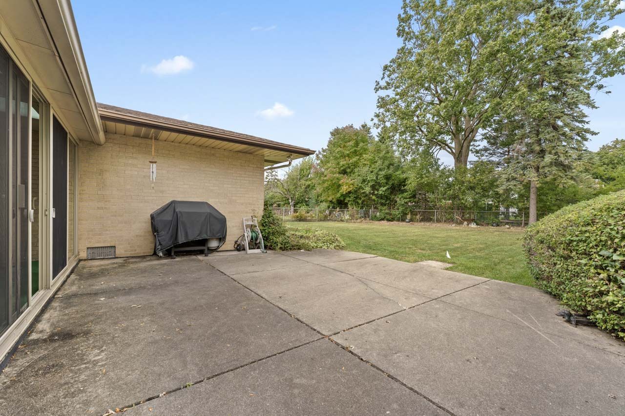 1512 N Oneida Lane, Mount Prospect, IL 60056