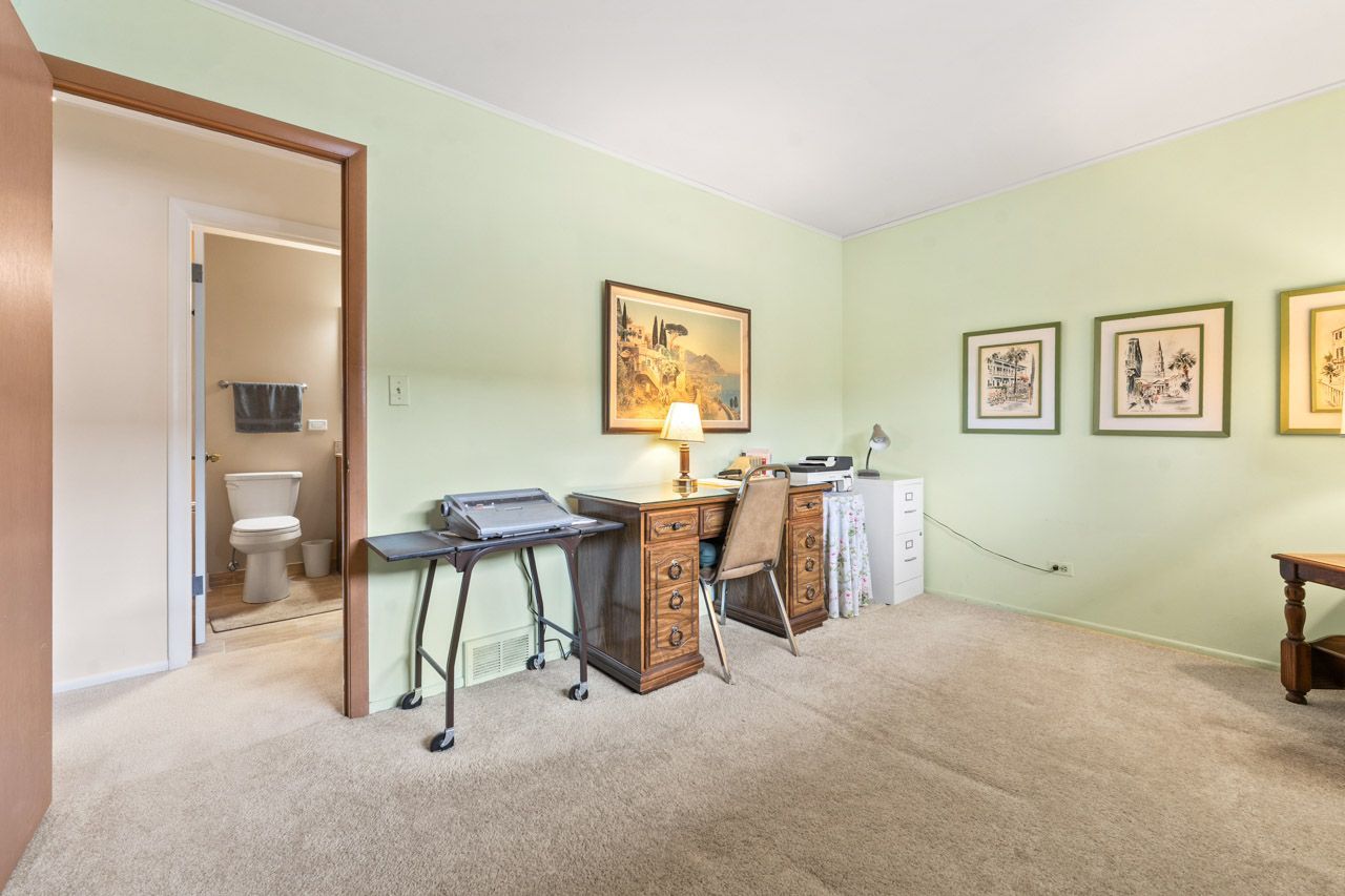 1512 N Oneida Lane, Mount Prospect, IL 60056