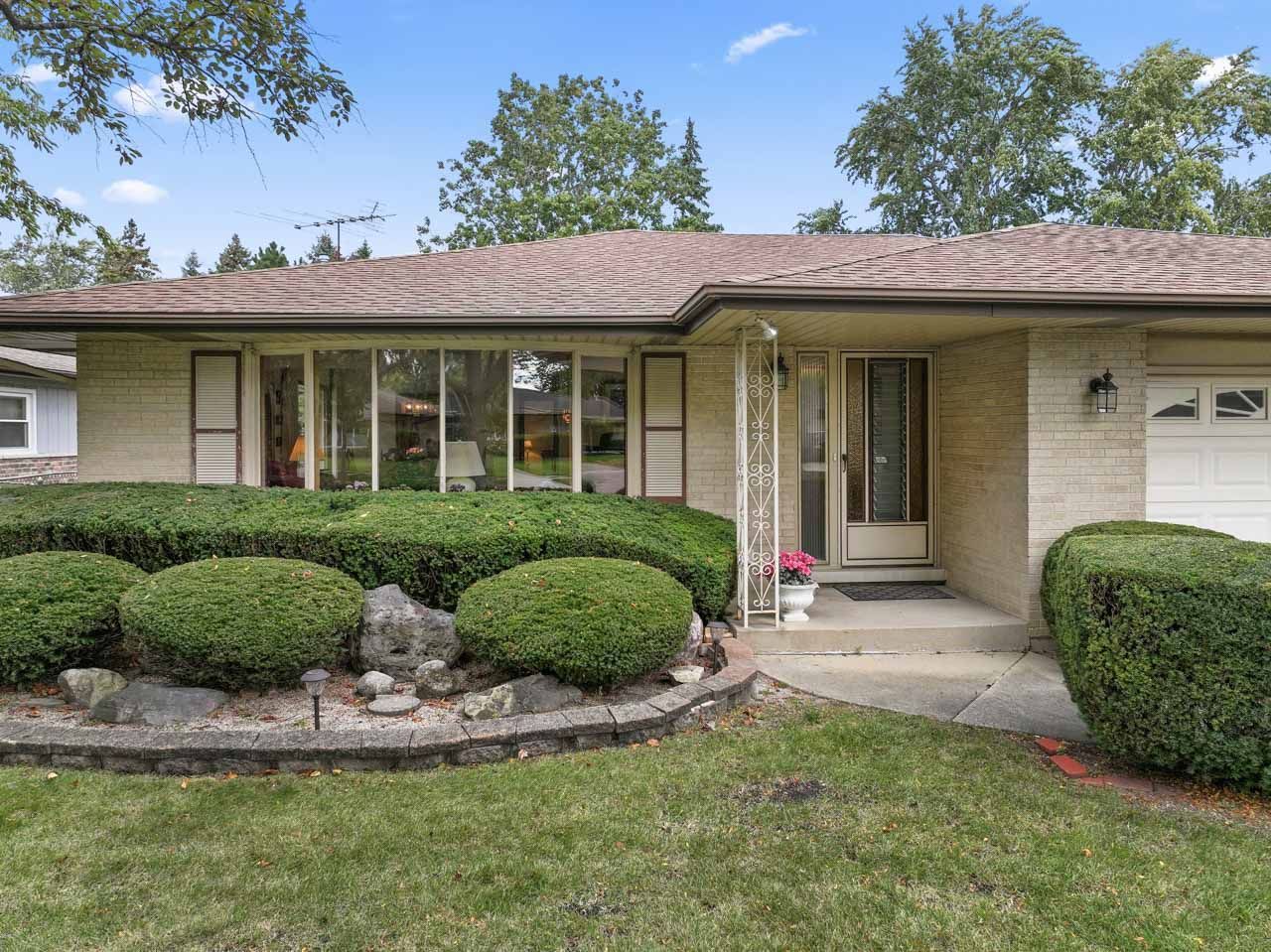 1512 N Oneida Lane, Mount Prospect, IL 60056