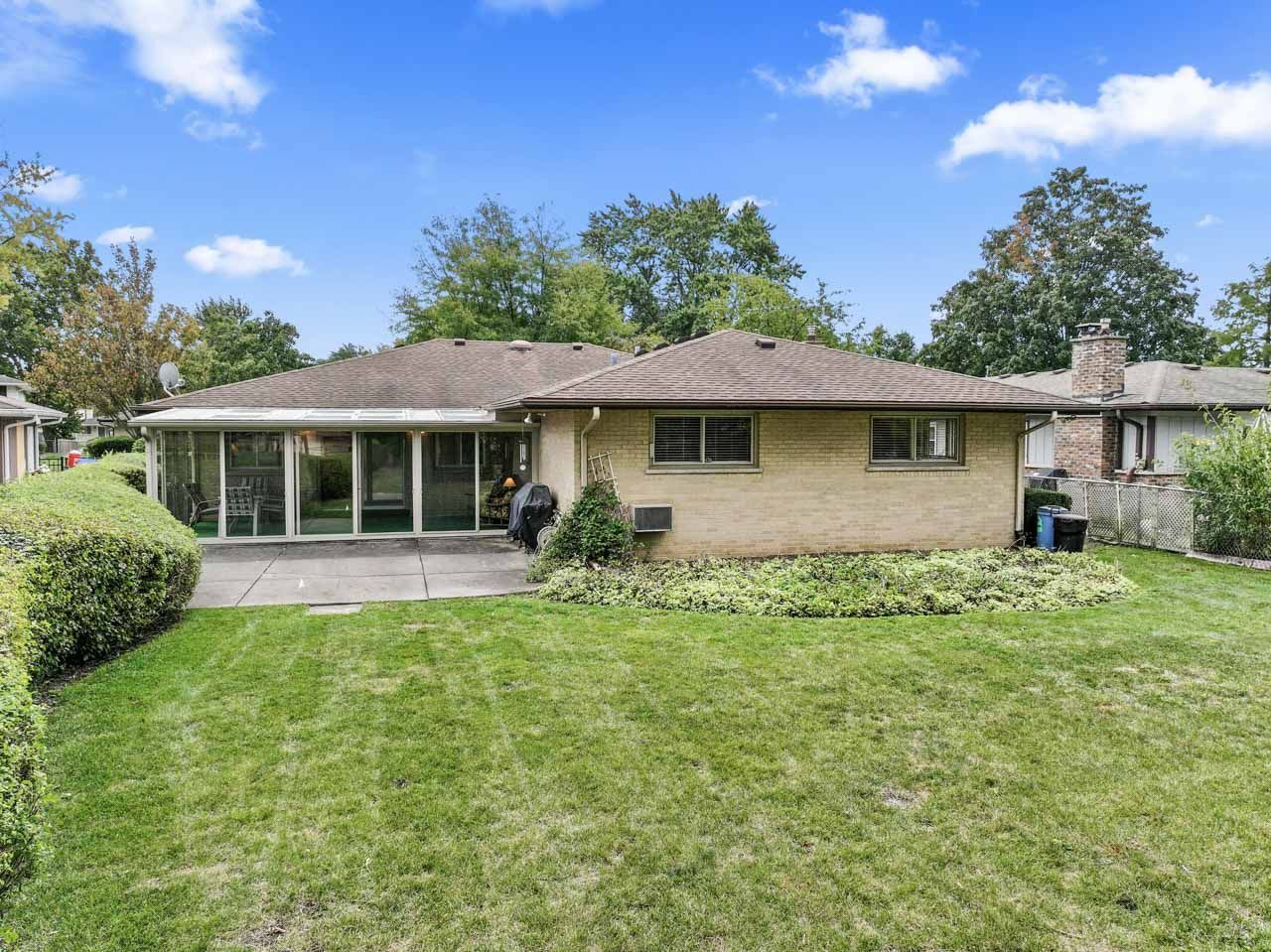 1512 N Oneida Lane, Mount Prospect, IL 60056