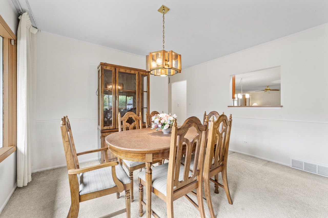 1512 N Oneida Lane, Mount Prospect, IL 60056