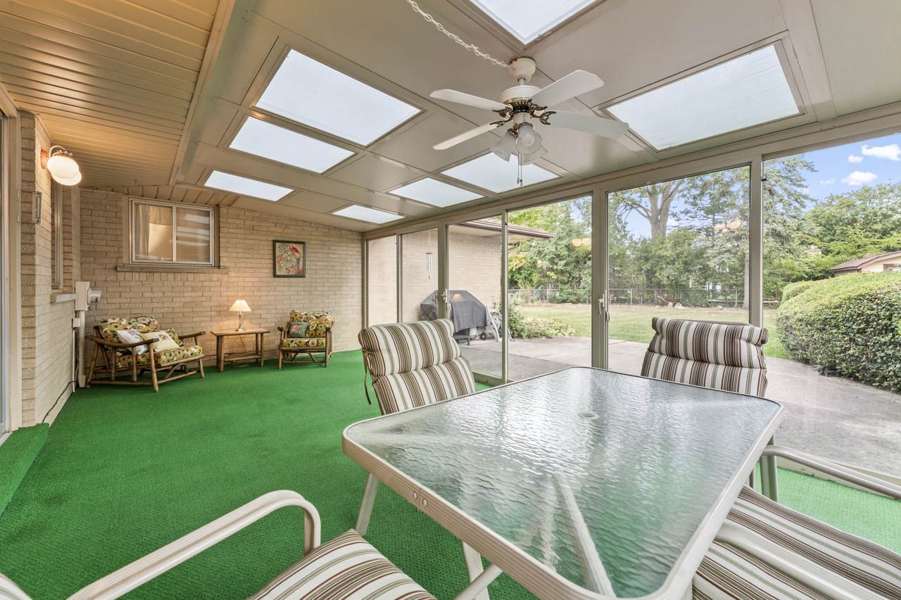 1512 N Oneida Lane, Mount Prospect, IL 60056