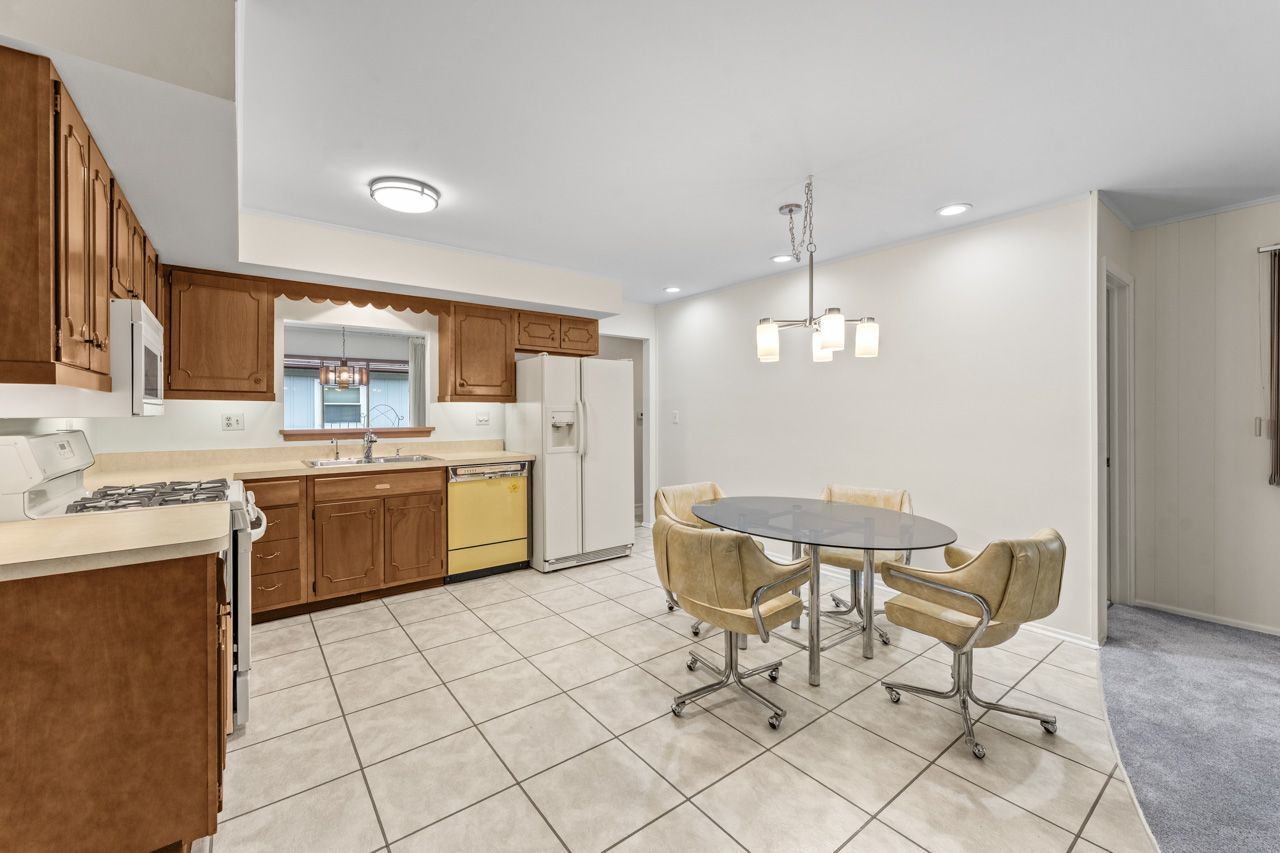 1512 N Oneida Lane, Mount Prospect, IL 60056