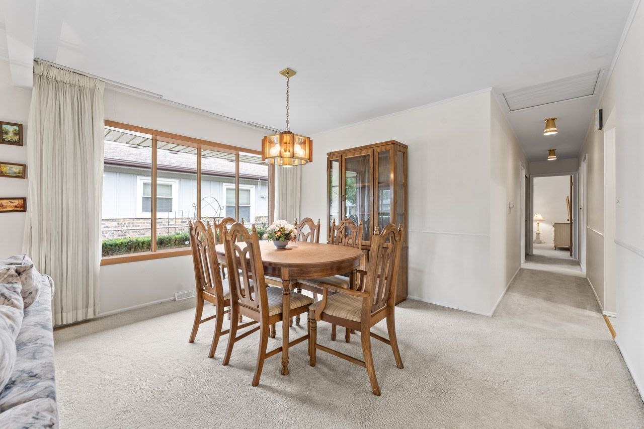 1512 N Oneida Lane, Mount Prospect, IL 60056