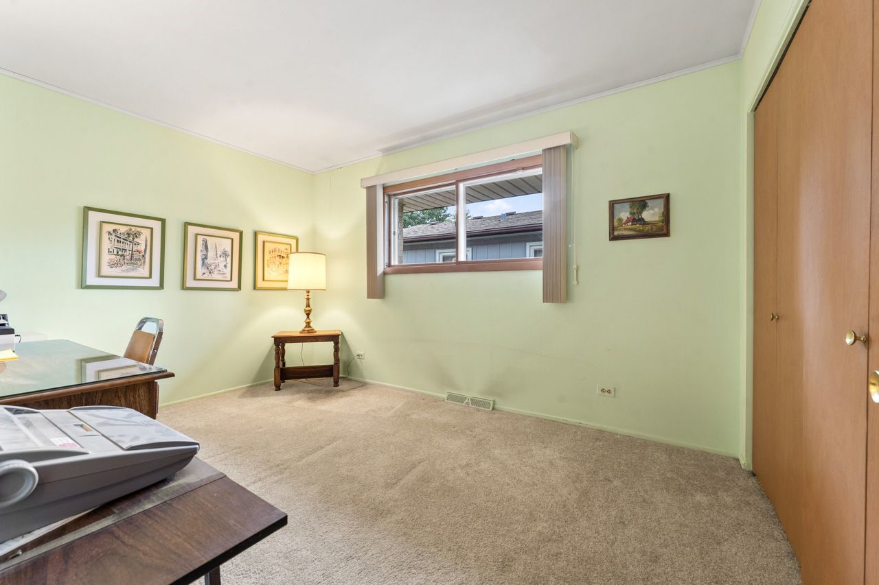 1512 N Oneida Lane, Mount Prospect, IL 60056