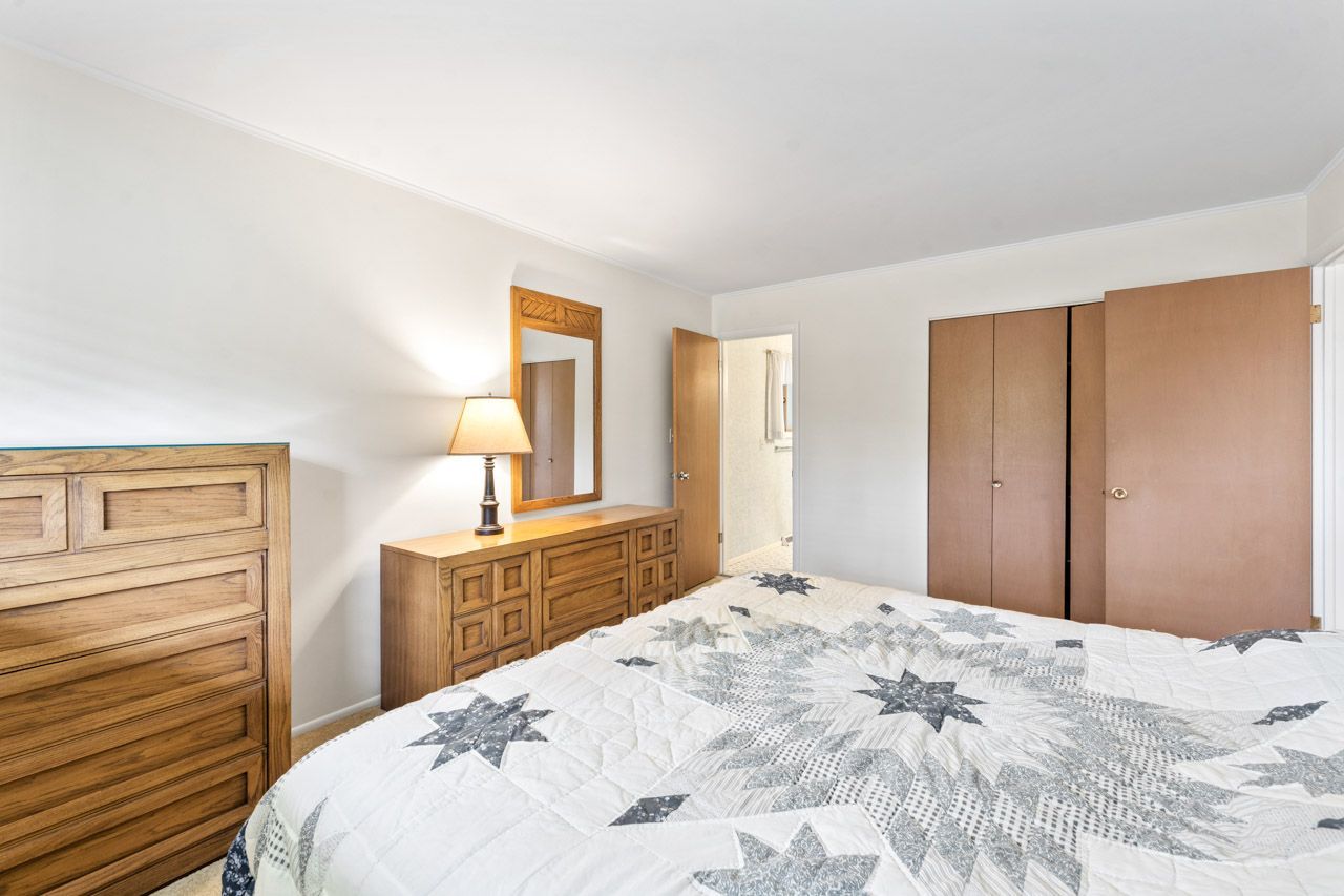 1512 N Oneida Lane, Mount Prospect, IL 60056