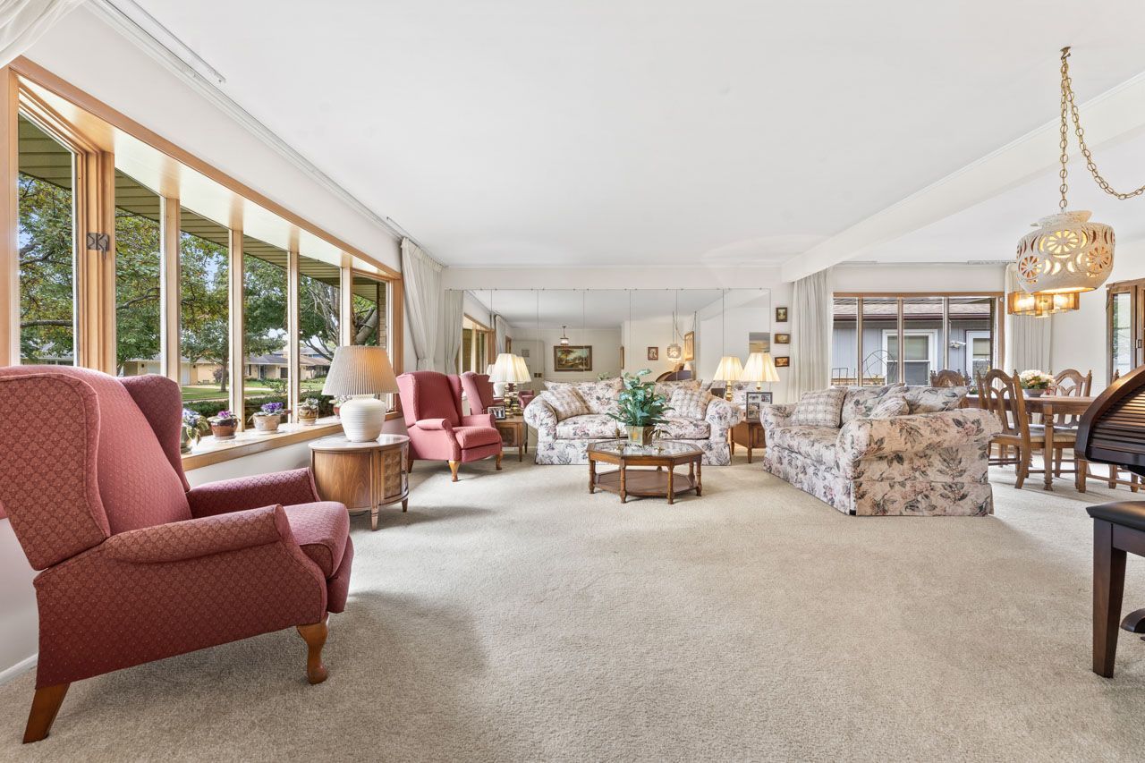 1512 N Oneida Lane, Mount Prospect, IL 60056