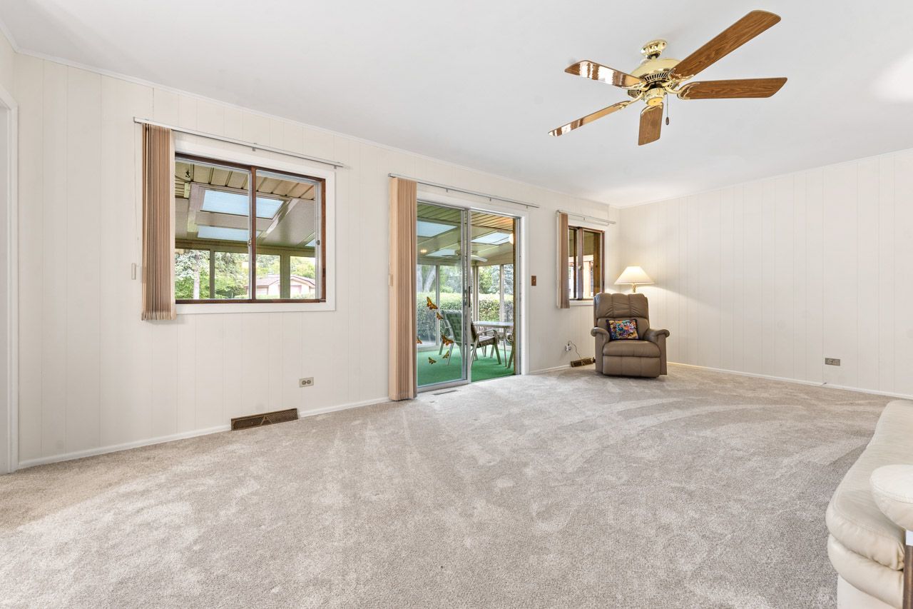 1512 N Oneida Lane, Mount Prospect, IL 60056