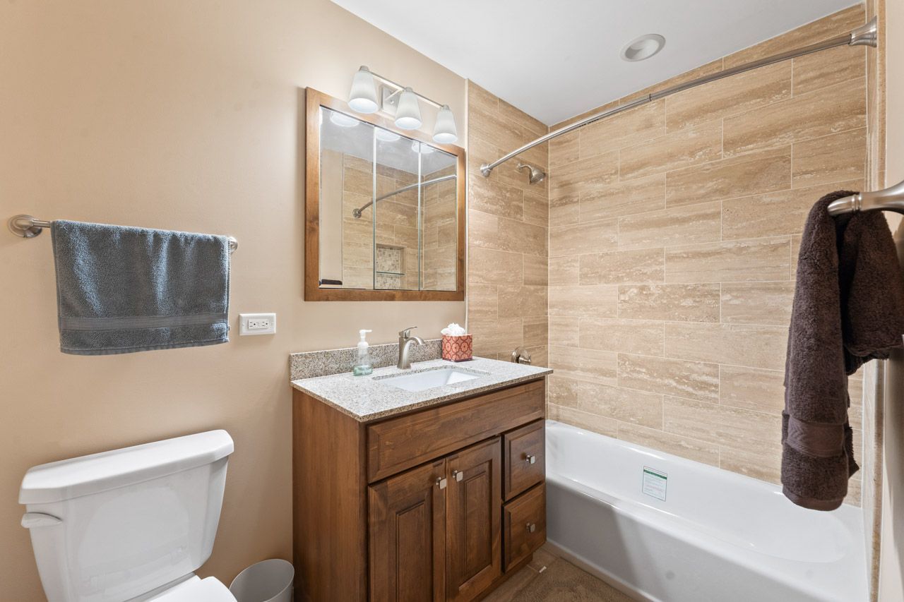 1512 N Oneida Lane, Mount Prospect, IL 60056