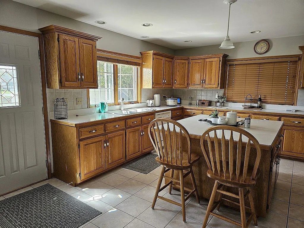 18816 S Chestnut Drive, Shorewood, IL 60404