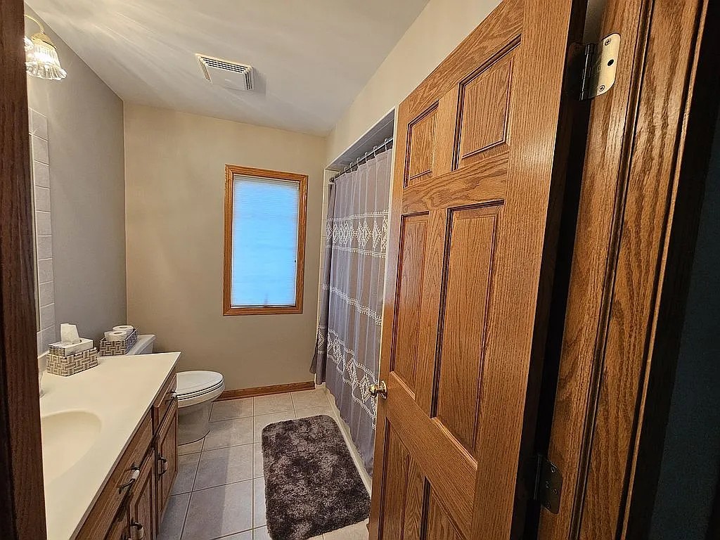 18816 S Chestnut Drive, Shorewood, IL 60404