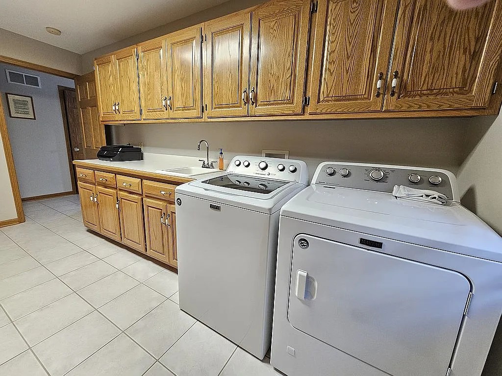 18816 S Chestnut Drive, Shorewood, IL 60404