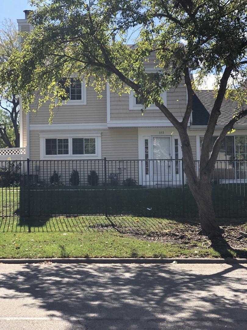 353 Le Parc Circle #353, Buffalo Grove, IL 60089