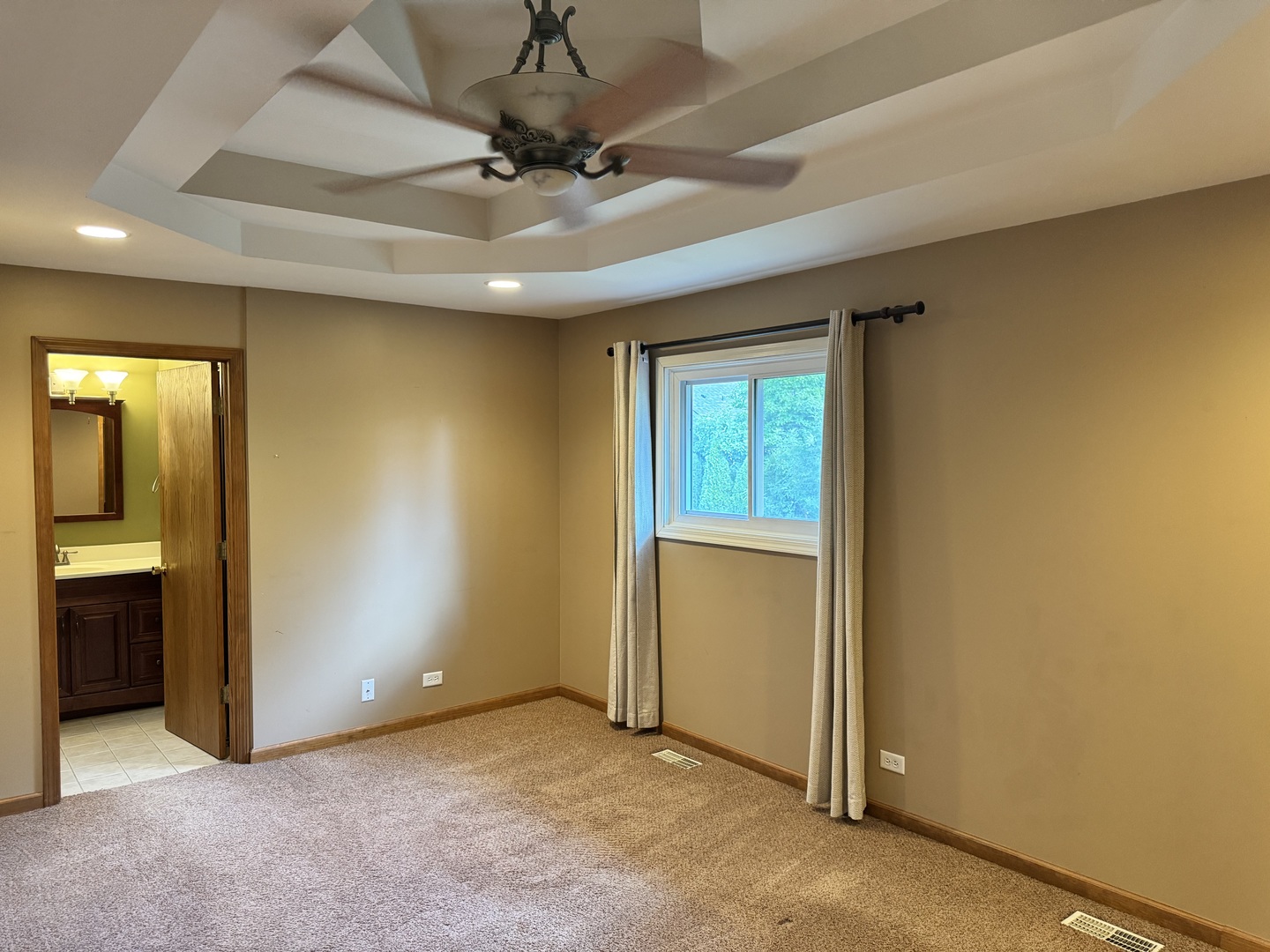 11S067 West Street, Naperville, IL 60565