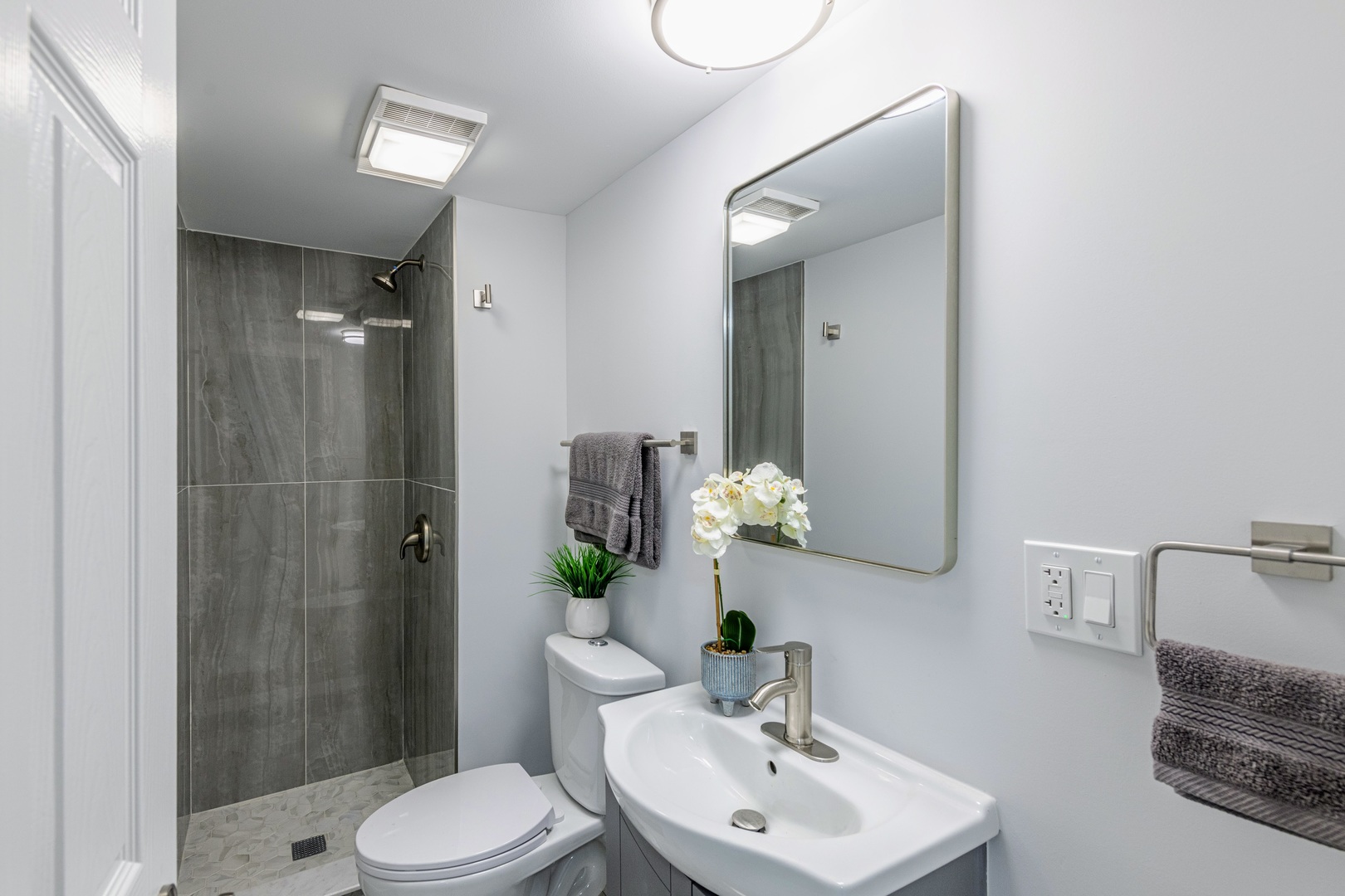 7718 W Westwood Drive, Elmwood Park, IL 60707