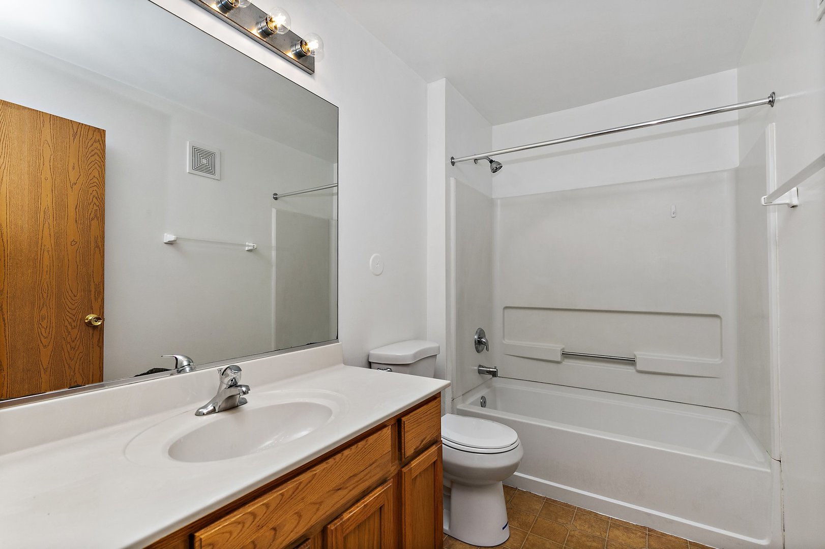 1809 Silverstone Drive #1809, Carpentersville, IL 60110