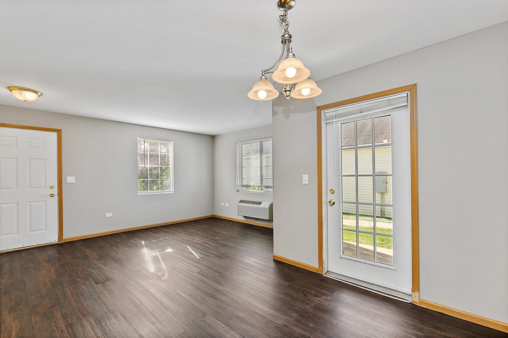 1809 Silverstone Drive #1809, Carpentersville, IL 60110