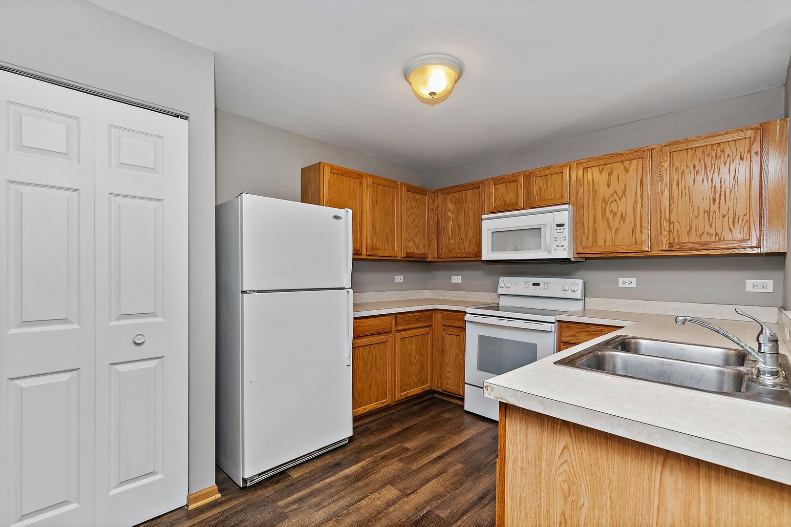 1809 Silverstone Drive #1809, Carpentersville, IL 60110
