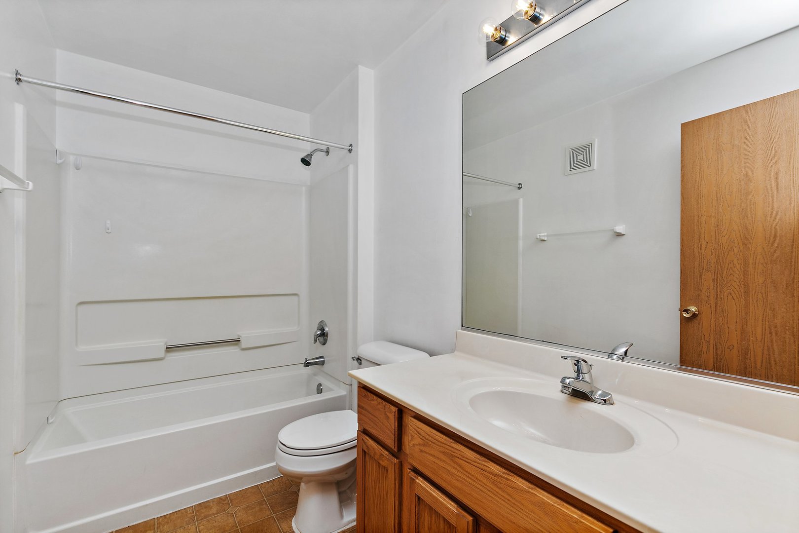 1809 Silverstone Drive #1809, Carpentersville, IL 60110