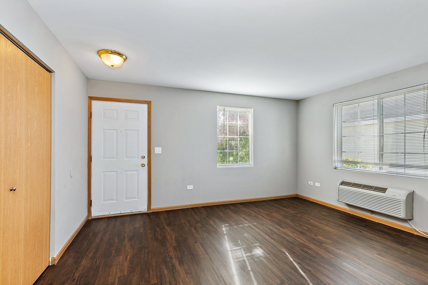 1809 Silverstone Drive #1809, Carpentersville, IL 60110