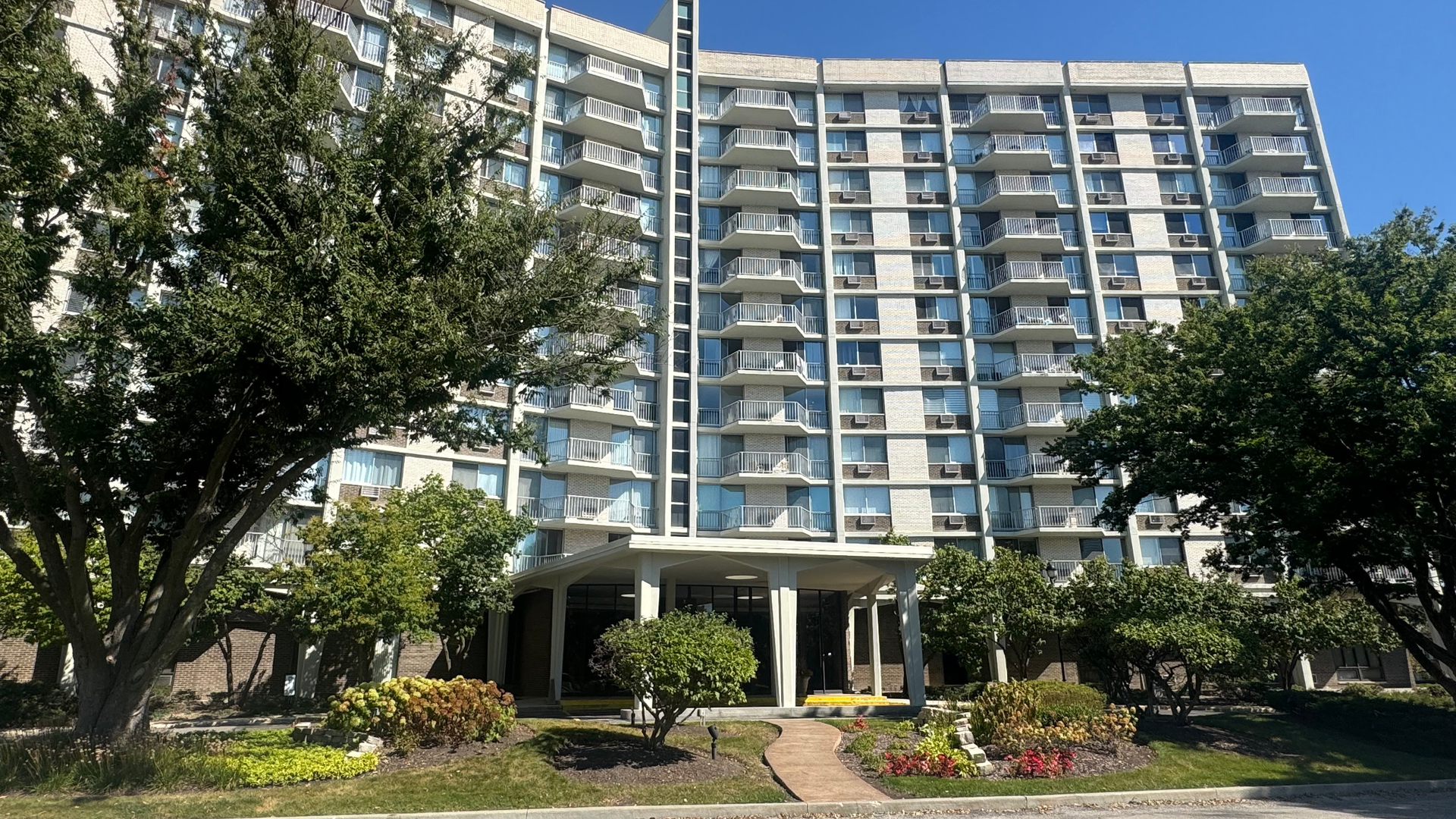20 N Tower Road #12E, Oak Brook, IL 60523