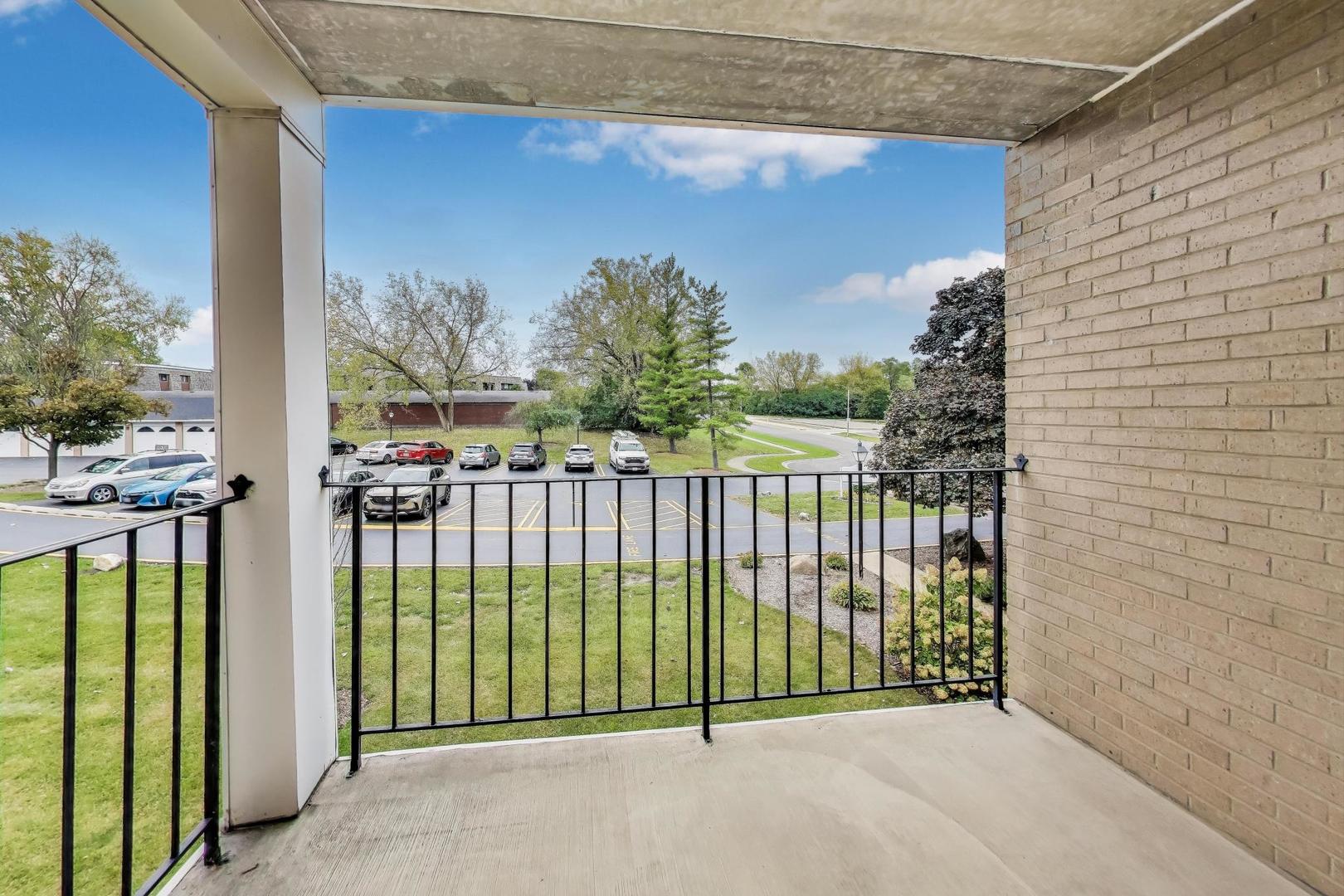 462 S President Street #202, Carol Stream, IL 60188