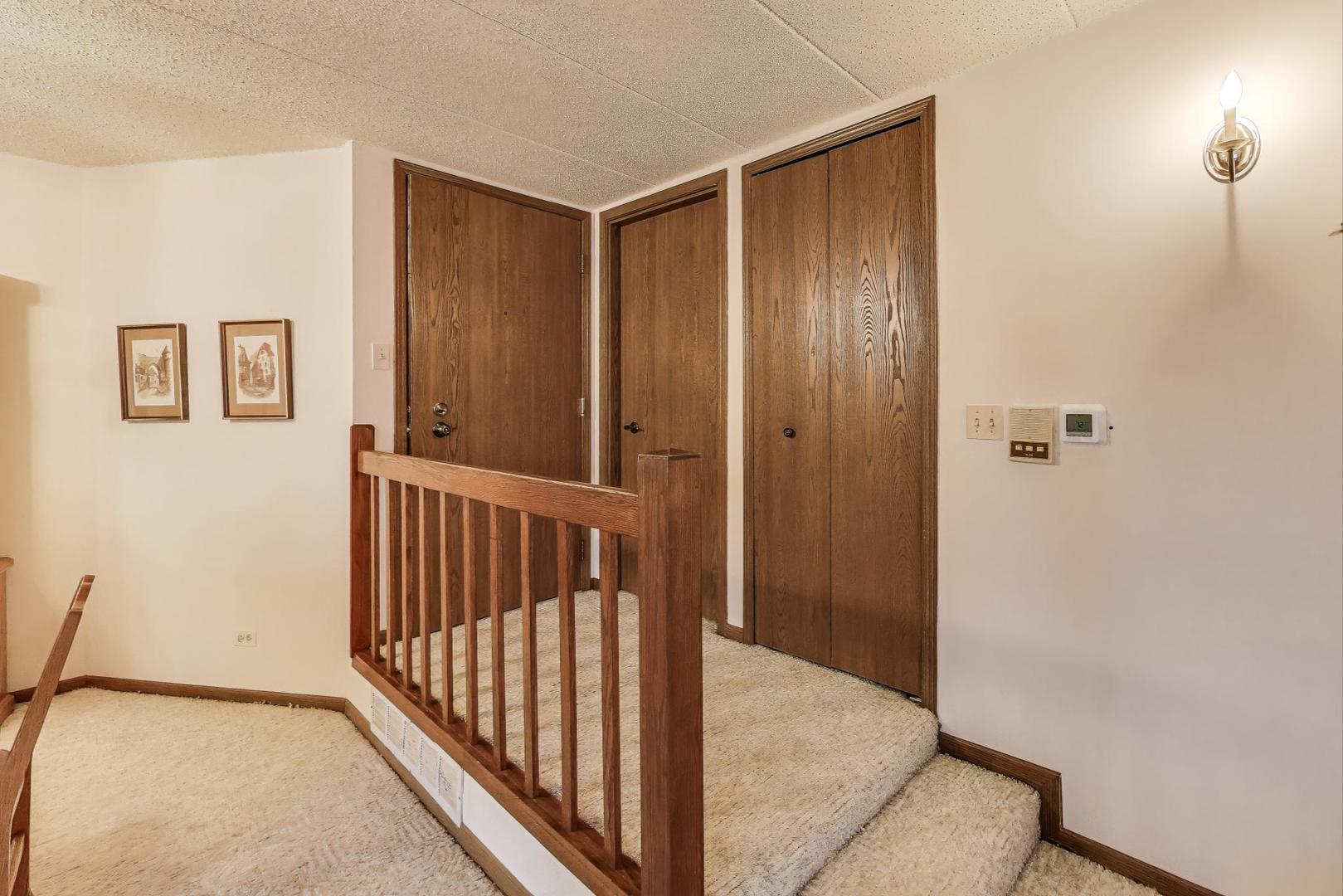 462 S President Street #202, Carol Stream, IL 60188