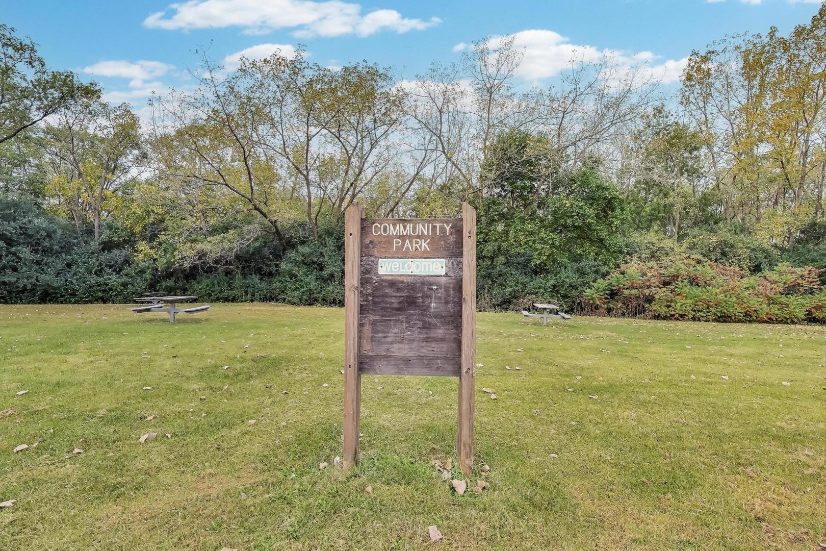 462 S President Street #202, Carol Stream, IL 60188