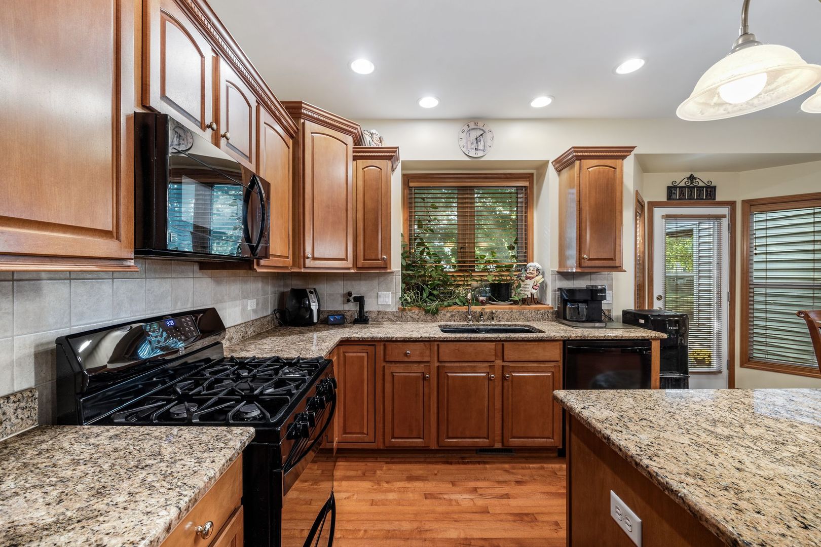 238 Willowwood Drive, Oswego, IL 60543