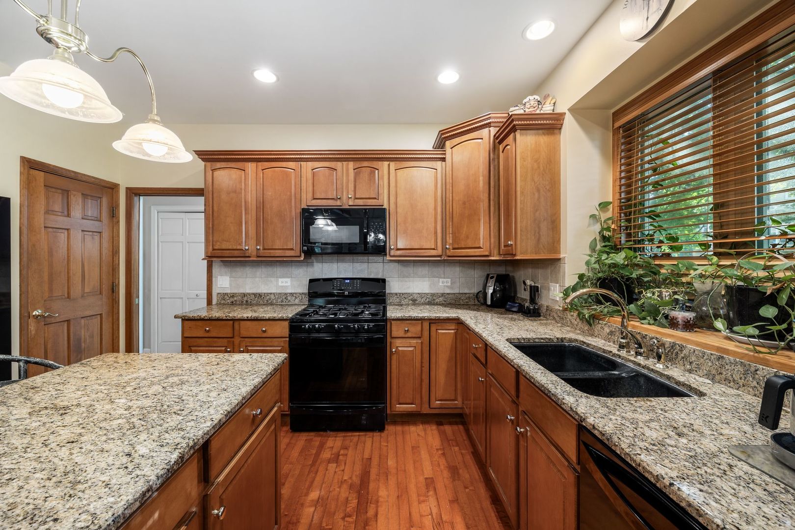 238 Willowwood Drive, Oswego, IL 60543