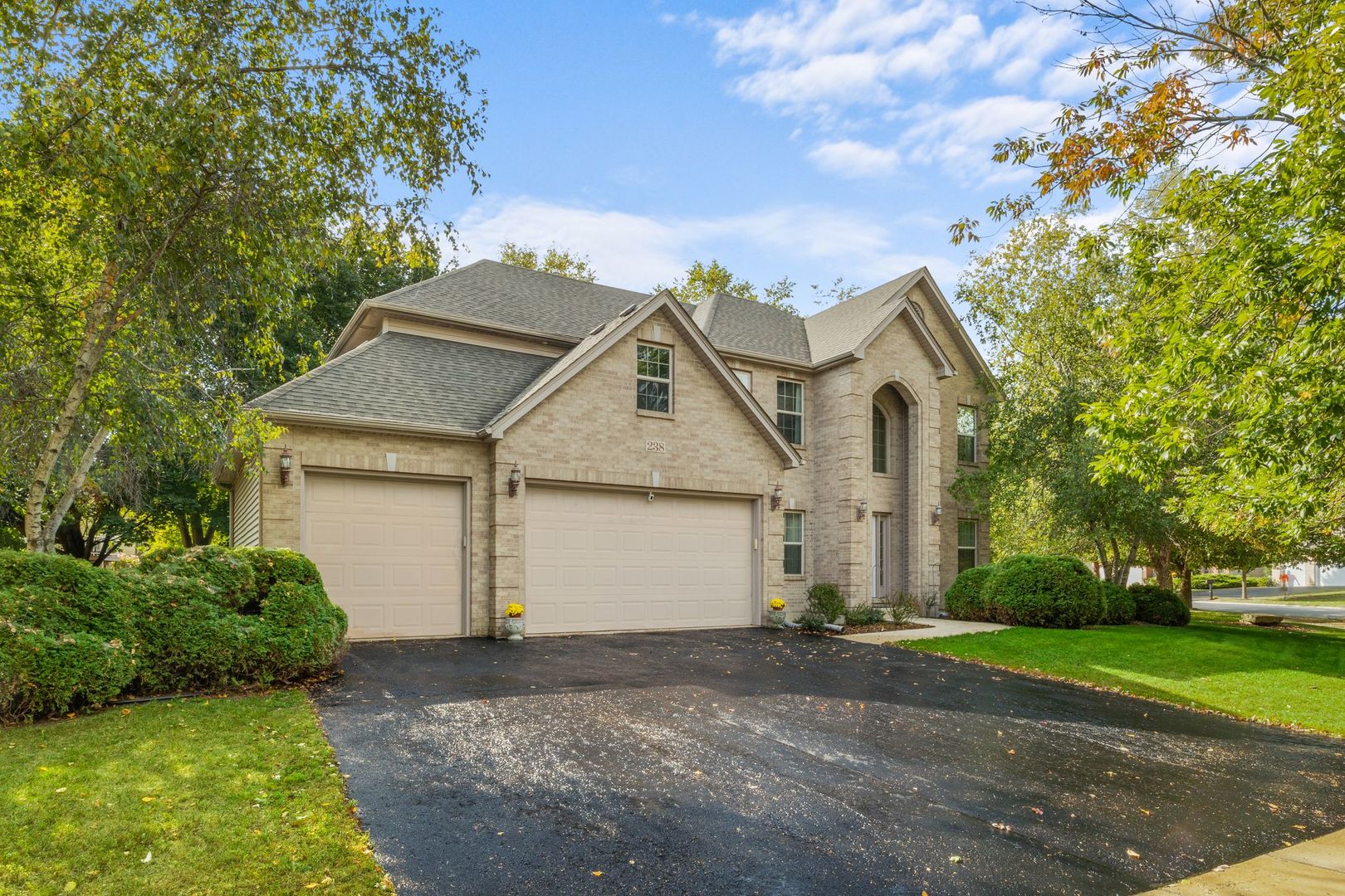 238 Willowwood Drive, Oswego, IL 60543