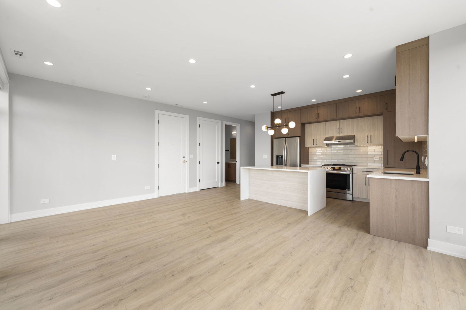 2355 W Flournoy Street #401, Chicago, IL 60612