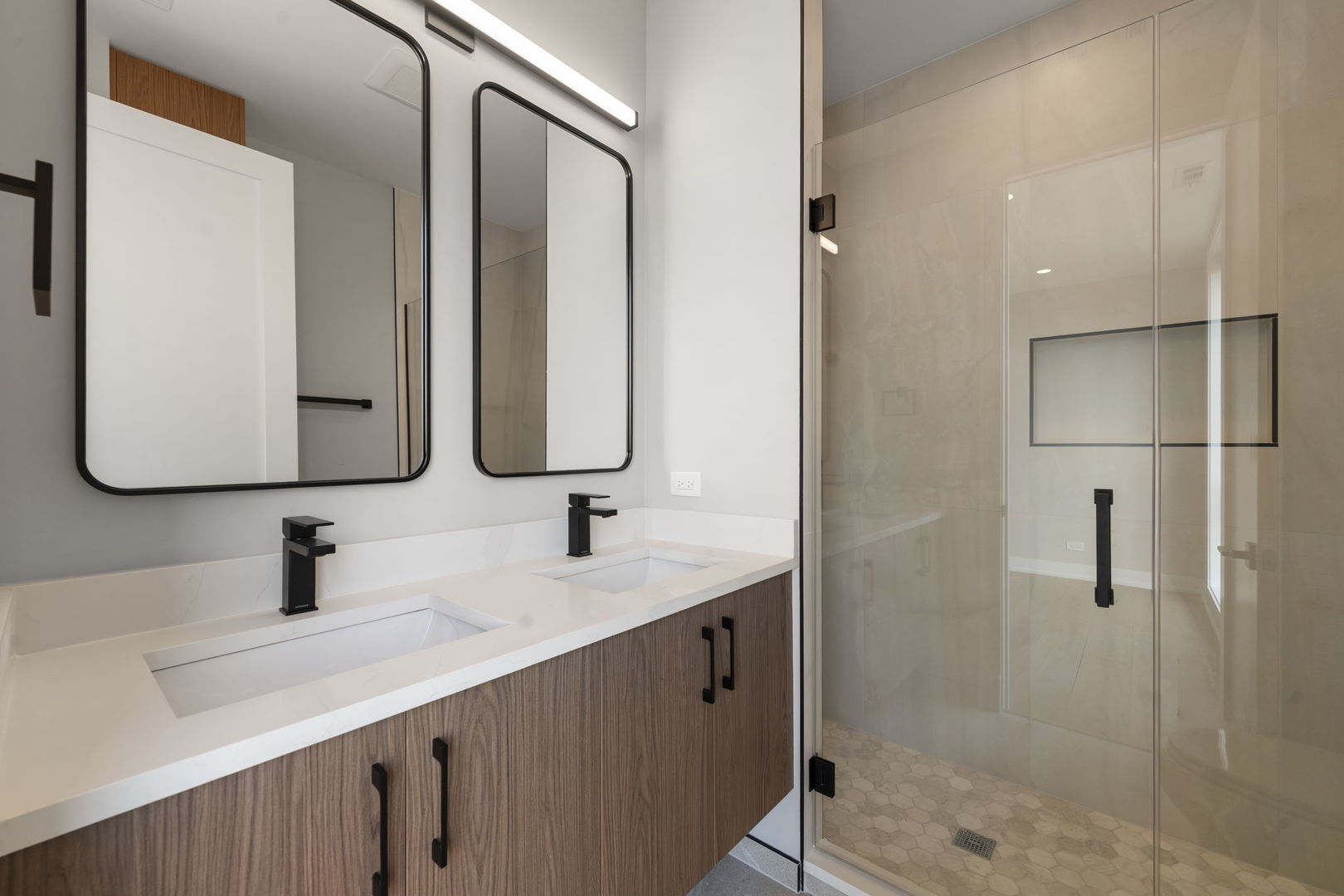2355 W Flournoy Street #401, Chicago, IL 60612