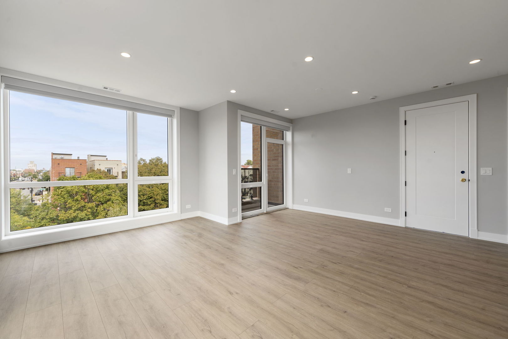 2355 W Flournoy Street #401, Chicago, IL 60612