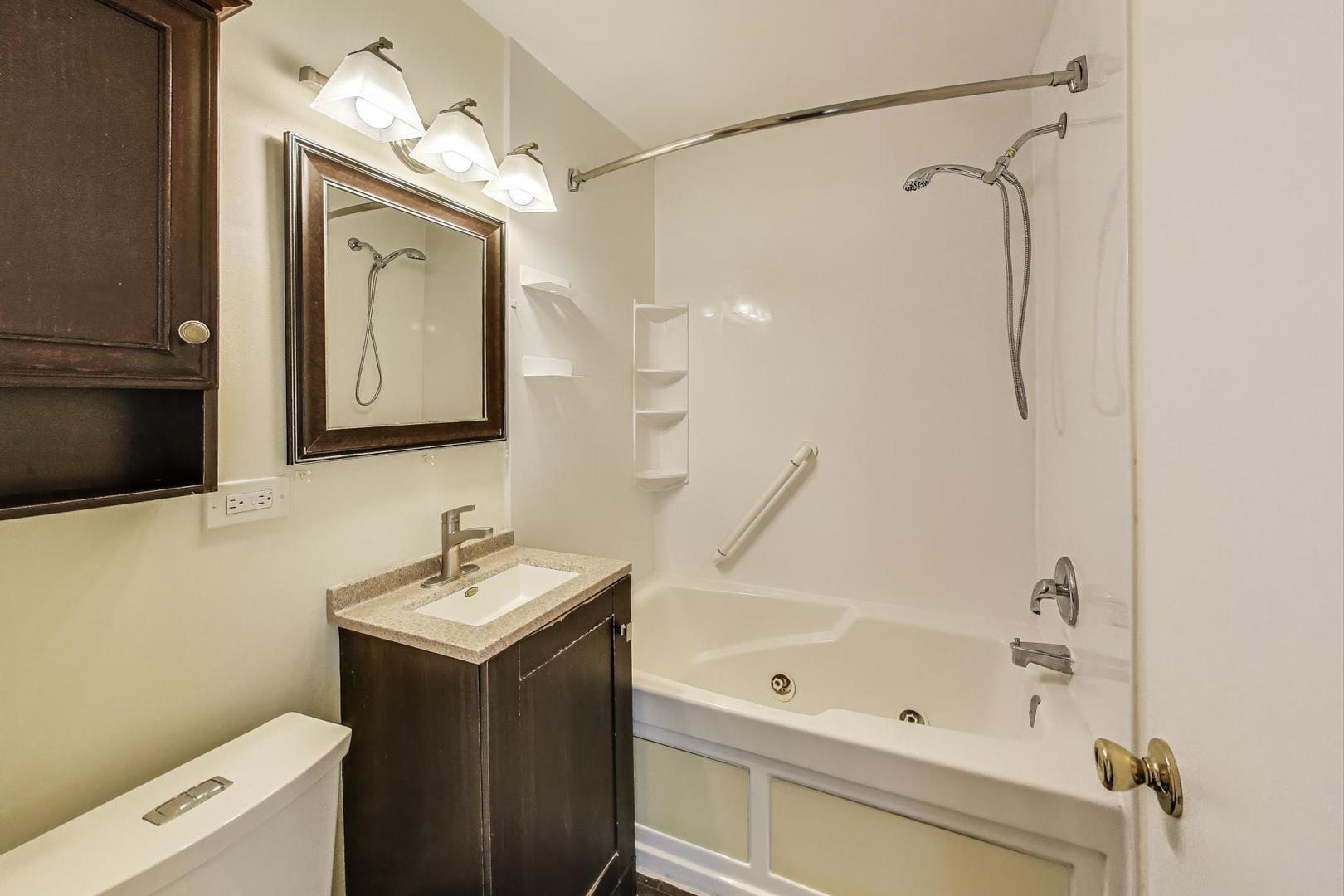 7339 S Park Avenue, Burr Ridge, IL 60527