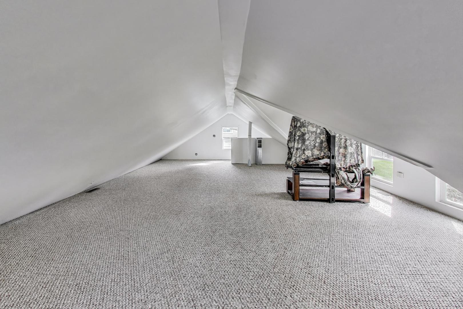 7339 S Park Avenue, Burr Ridge, IL 60527