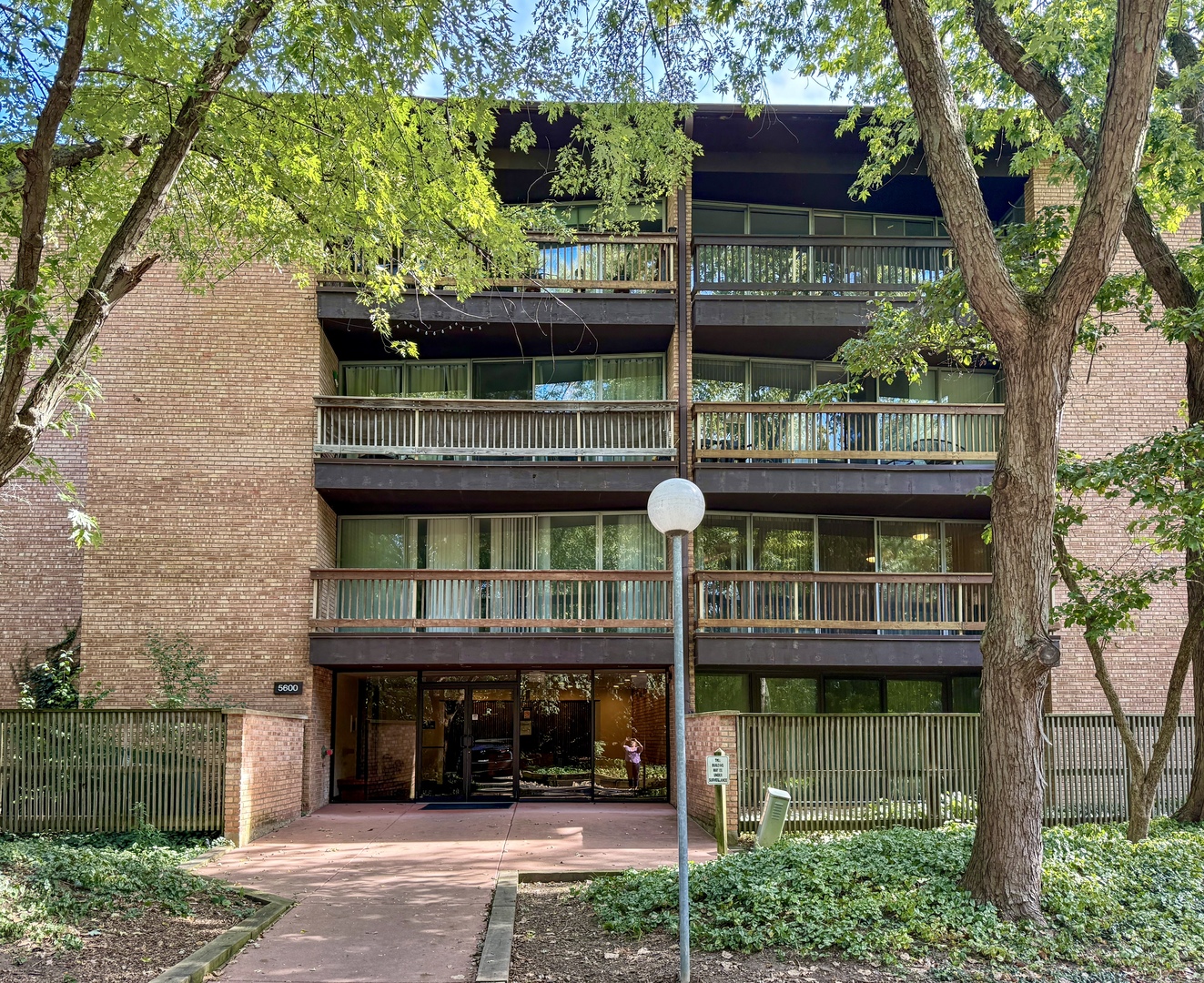 5600 Hillcrest Lane #2L, Lisle, IL 60532