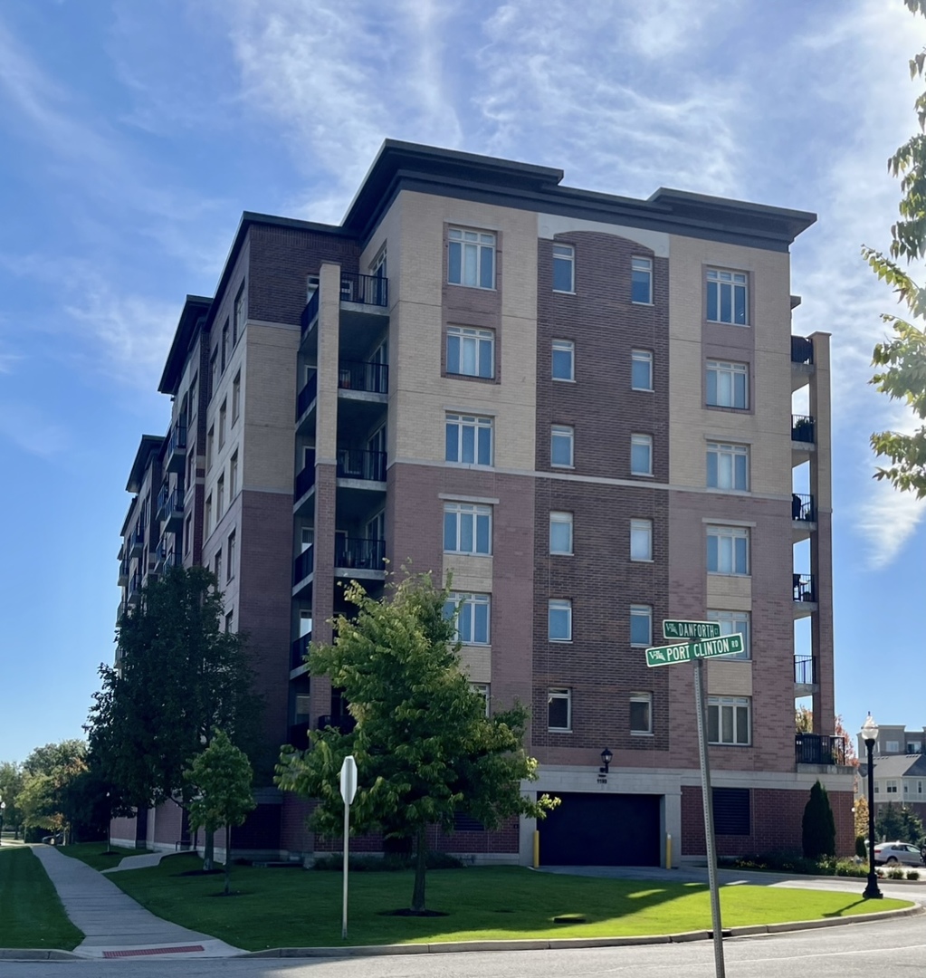 1199 E Port Clinton Road #304, Vernon Hills, IL 60061
